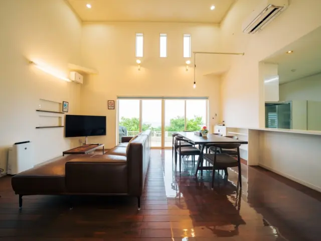 .
.
.
【 Ocean Villa Tokunoshima〜オーシャンヴィラ徳之島〜 】

コテやアイロンなどのアメニティも充実しております♪

◇ 住所
〒891-7102 
鹿児島県大島郡徳之島町亀徳2727-10

お部屋は広々とした4LDK！！
お庭ではBBQグリルも完備しているため、ご家族やご友人、カップルなどグループでのお越しもお待ちしております♪
ㅤ
▶海を目の前にBBQが楽しめるヴィラ
▶1日1組限定“ 一棟貸切 “
▶アイロン/コテ etc. アメニティ完備

＊.................................................✈ㅤ

　小樽/淡路島/鳴門/出雲/徳之島/宮古島
＊.................................................✈

詳細やご予約はプロフィールリンクから
→@_yokitabi_ 

お問い合わせのDMもお待ちしております。

 #オーシャンヴィラ徳之島　#徳之島　#旅行# ＃よきたび　#オーシャンヴィラ　#カップル旅　#大人女子旅行 #BBQ#グループ旅行 #おすすめホテル